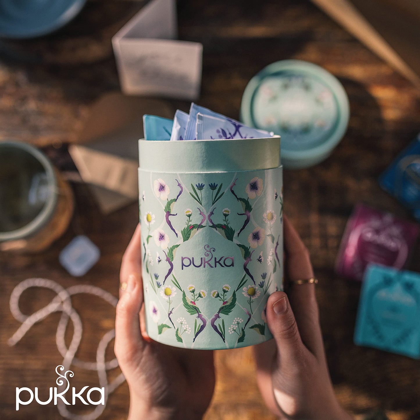 Pukka Tee Geschenkset, Bio Tee Dose "Seelenzauber", Manuka Honig, Kamille, Tee Set, Geschenkidee, 5 Varianten,30 Teebeutel