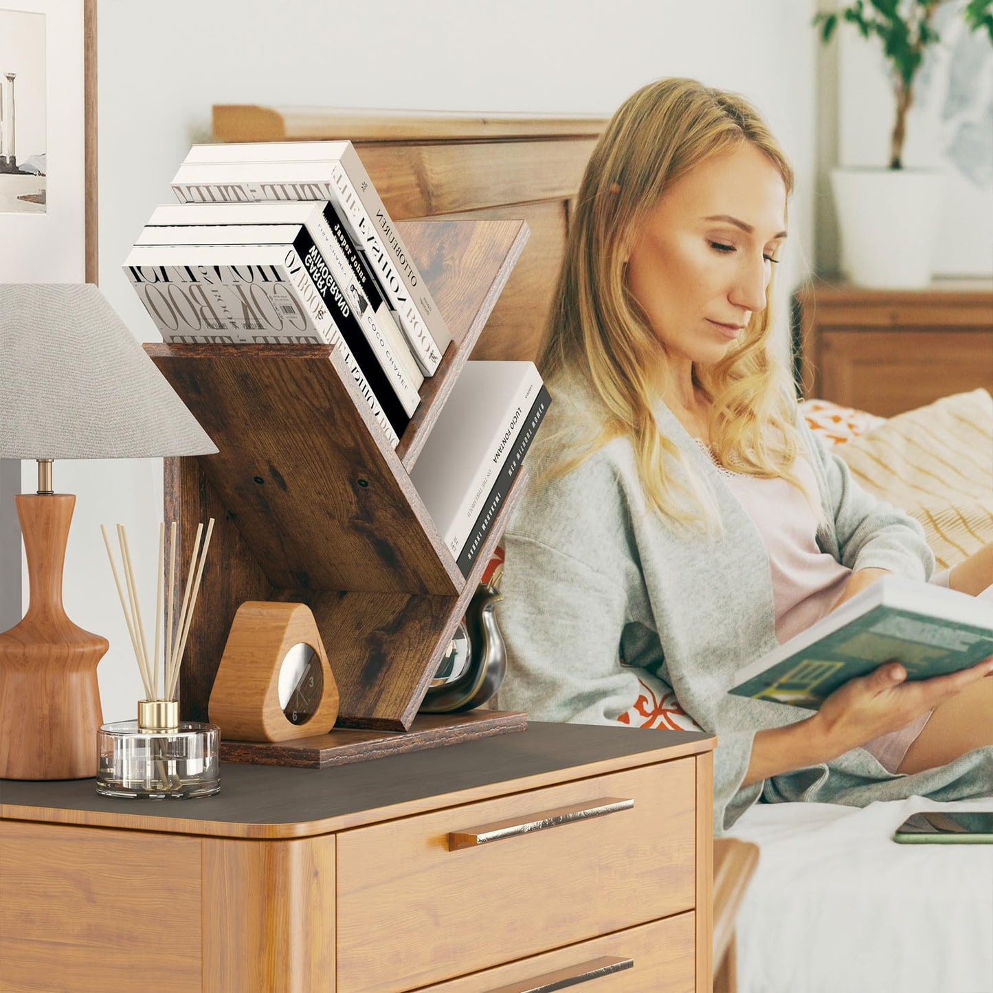 YMYNY Bücherregal im Baumform, 2 Ebenen Schreibtisch-Organizer, Modernes Holzregal für Bücher/Filme/CDs, Schmaler Display Ständer für Schlafzimmer, Home Office, Rustikal Braun HBC012H