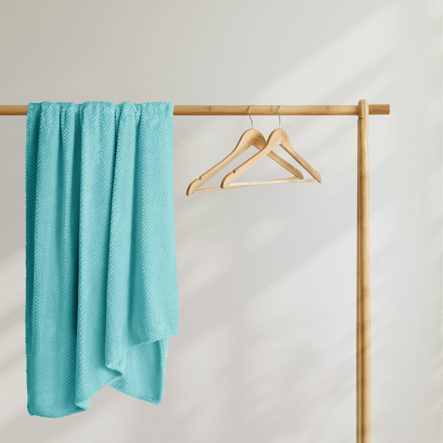 DecoKing Kuscheldecke 70x150 cm türkis Decke Microfaser Wohndecke Tagesdecke Fleece weich sanft kuschelig skandinavischer Stil cyanblau Henry