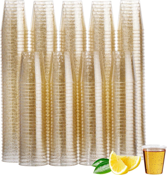 MATANA 150 Schnapsgläser aus Plastik mit Goldglitter, 3cl - Pinnchen Kunststoff, Shotgläser Gold, Shot Becher, Schnapsbecher, Plastikbecher - Party Zubehör - Stabil & Mehrweg