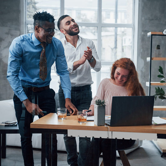 PAMO Kabelkanal Schreibtisch 2er Set zur einfachen Montage untertisch I inkl. 10x Klett Kabelbinder und Kabel-Clips I Schreibtisch Organizer für Büro/Home Office Tisch
