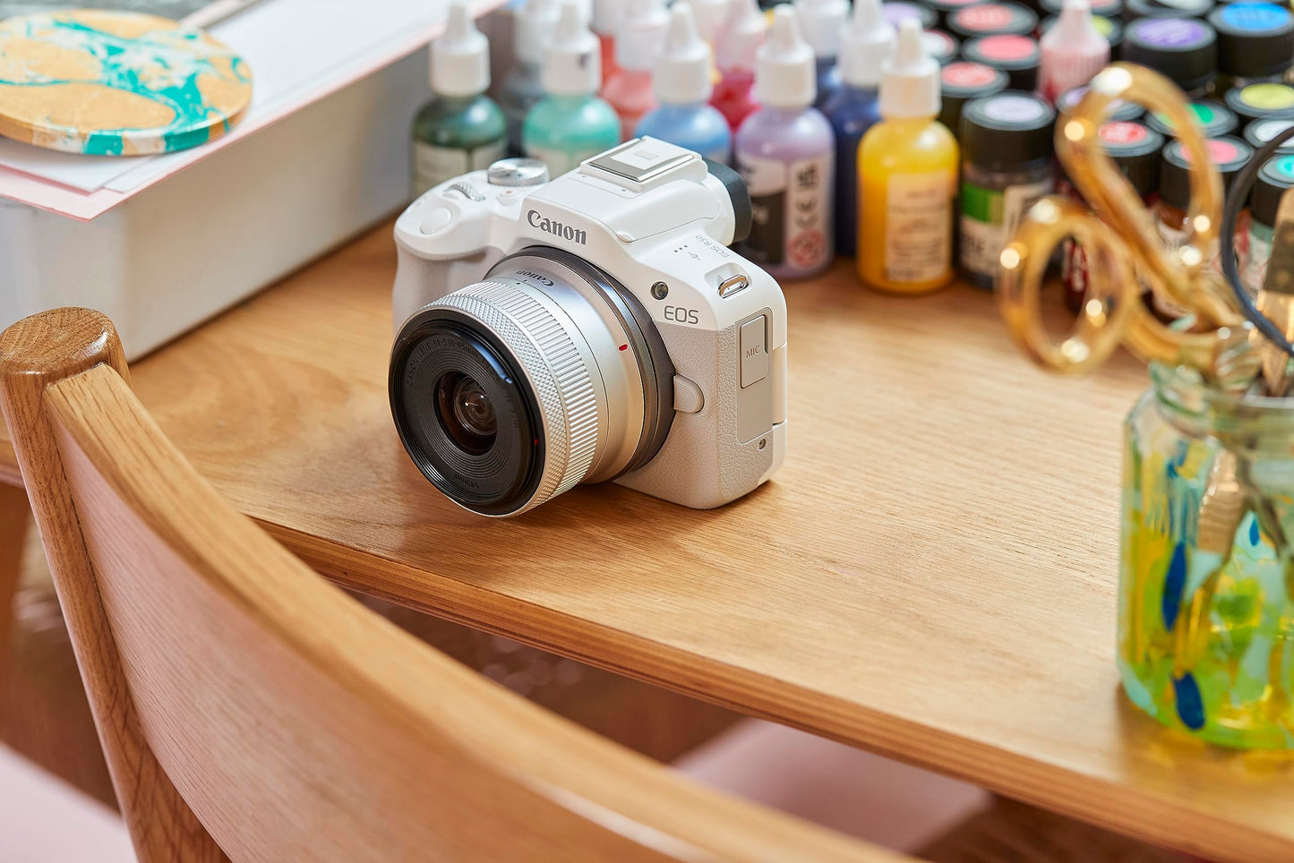 Canon EOS R50 Systemkamera + RF-S 18-45 is STM Objektiv - Spiegellose Kamera (Digitalkamera mit Autofokus und Motiverkennung für Augen Tiere Fahrzeuge, 4k Videokamera, 15 Bilder pro Sekunde) weiß