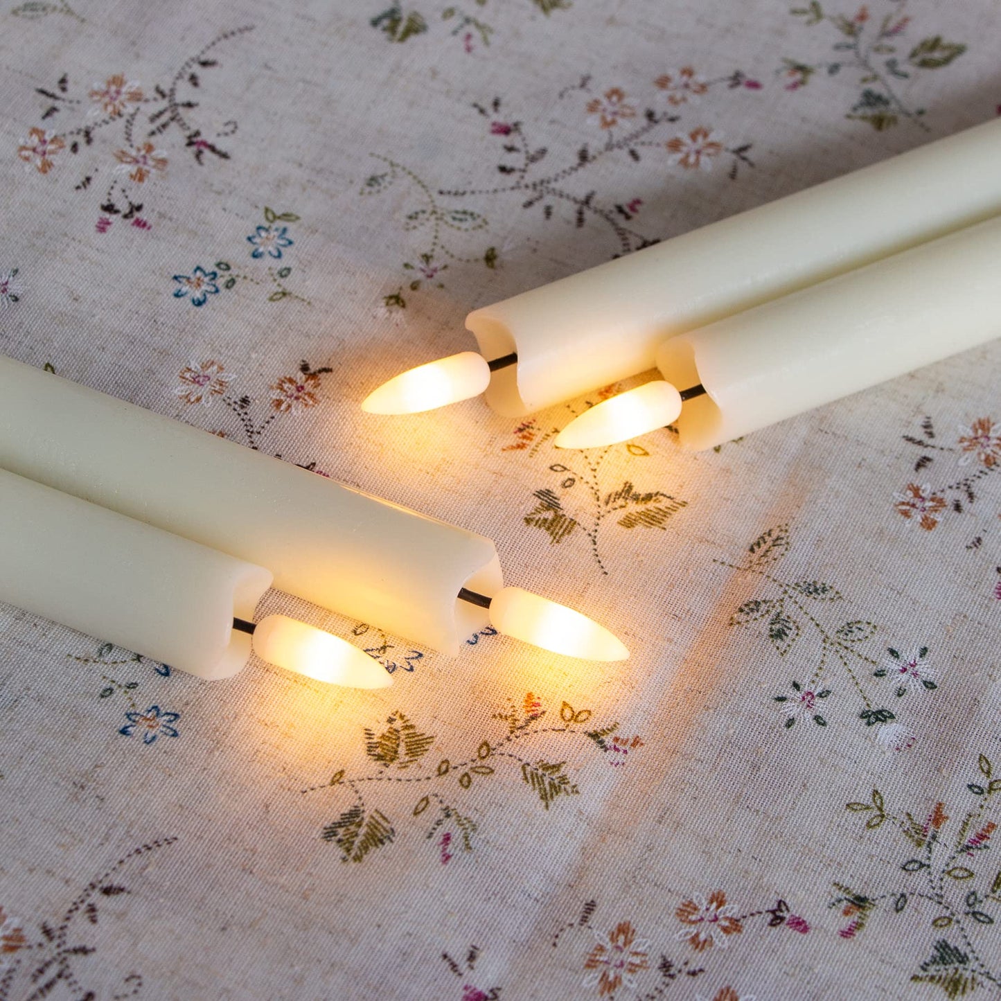 Mavandes LED Stabkerzen mit Timerfunktion,Flammenlose Batteriebertriebene Elfenbein Echtes Wachs 3D-Docht Fernbedienung Warmes Licht, Flackernde Flamme 4 Stück Gefälschte Elektrische Kerzen(2 x 25CM)