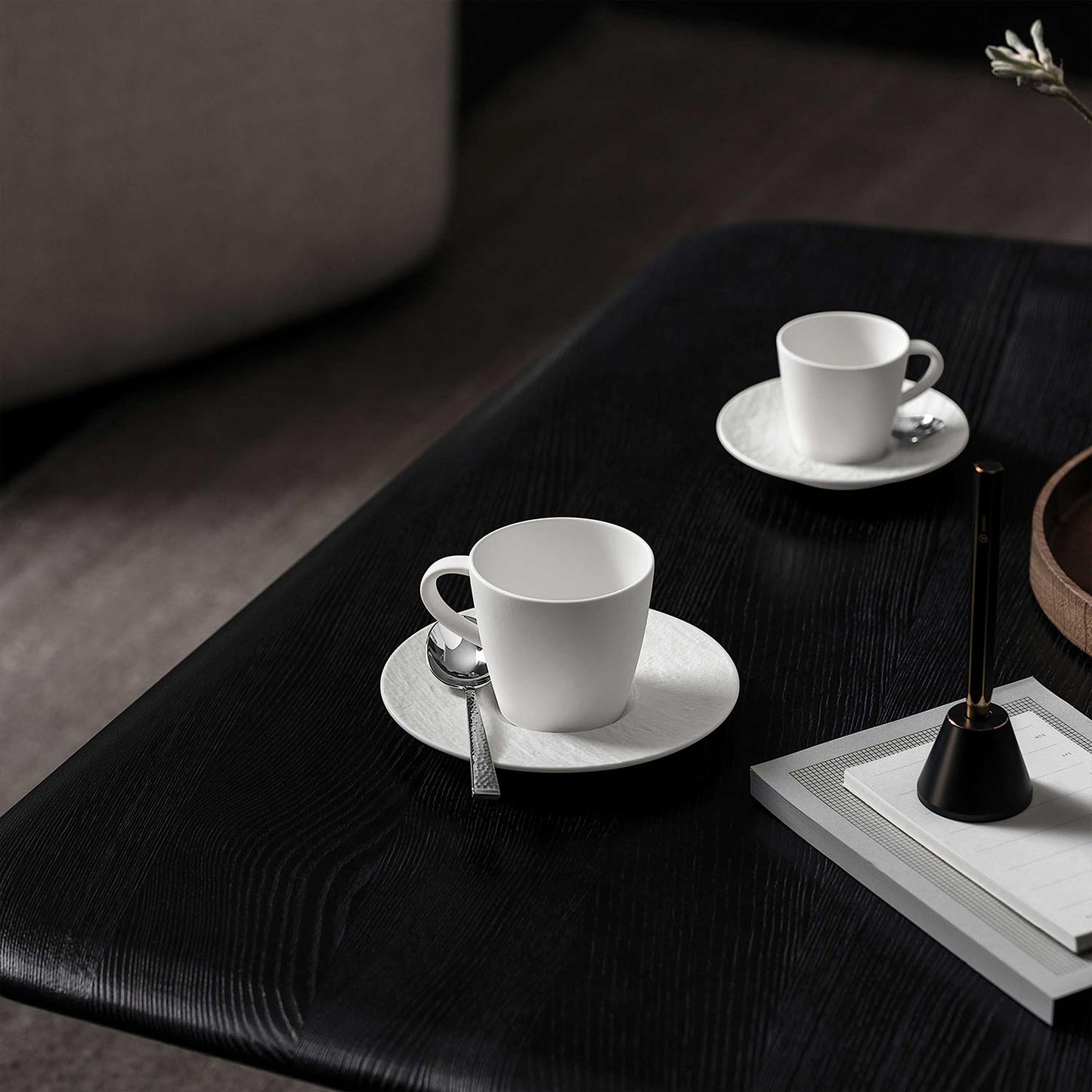 Villeroy & Boch – Manufacture Rock blanc Frühstücks-Set 6 teilig für 2 Personen Weiß, Spülmaschinenfest, Mikrowellensicher, Geschirrset mit Frühstückstellern, Tassen und Schüsseln, Premium Porzellan
