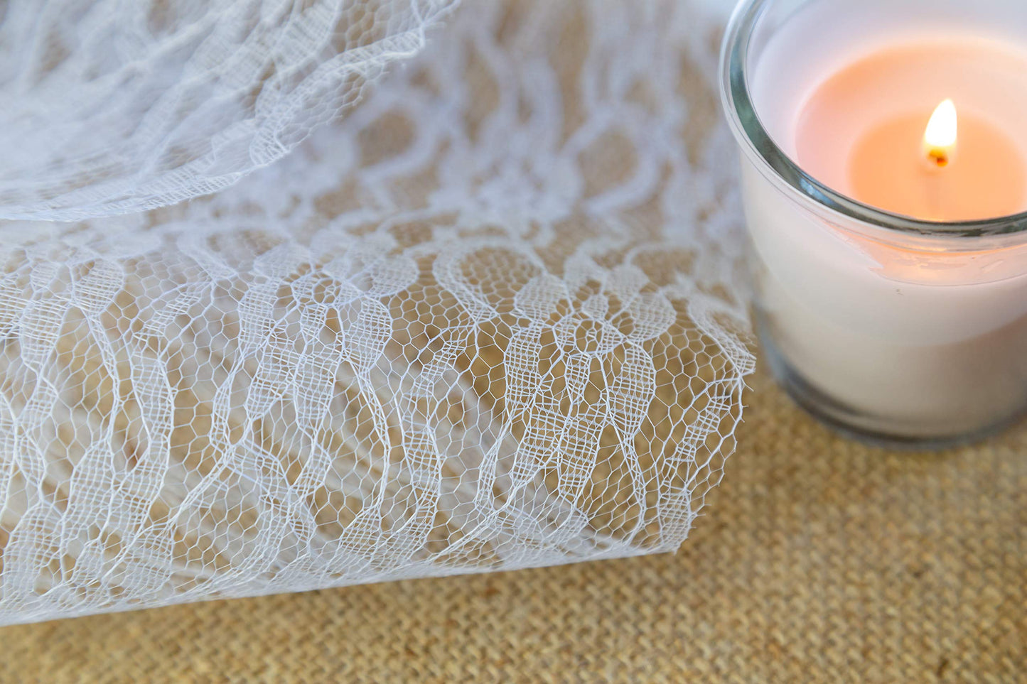 100%Mosel Tischläufer Spitze, in Reinweiß (15 cm x 20 m), zartes Tischband aus Spitze, edle Tischdeko für Hochzeit & Taufe, Festliche Dekoration zu besonderen Anlässen
