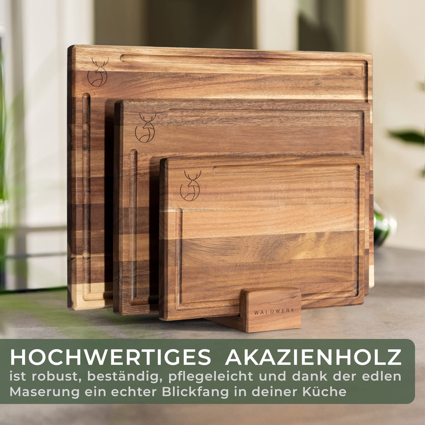 WALDWERK Schneidebrett 3er Set (40x30 / 33x24 / 26x18cm) aus massiver Akazie - Schneidebretter mit Brettständer - 2cm dicke Holzbretter mit Saftrille - Design Schneidebrett Set