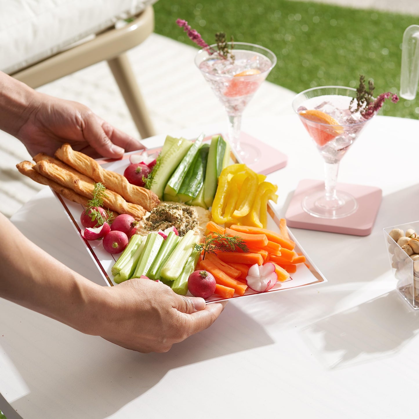 MATANA 6 Weiße Plastik Servierplatten mit Kupferrand für Vorspeisen & Fingerfood - Catering, Buffets, Geburtstage, Partys - 30x 22 cm