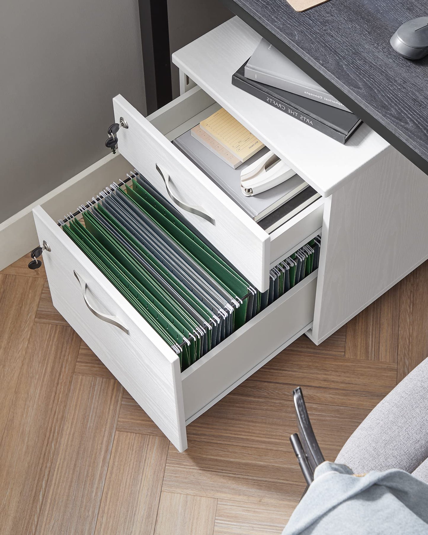 VASAGLE Rollcontainer, abschließbar, Aktenschrank mit 2 Schubladen, 5 Rollen und Verstellbarer Hängeregistratur, strukturierte Oberfläche, für Dokumente im A4- und Letter-Format, weiß LCD22WV1