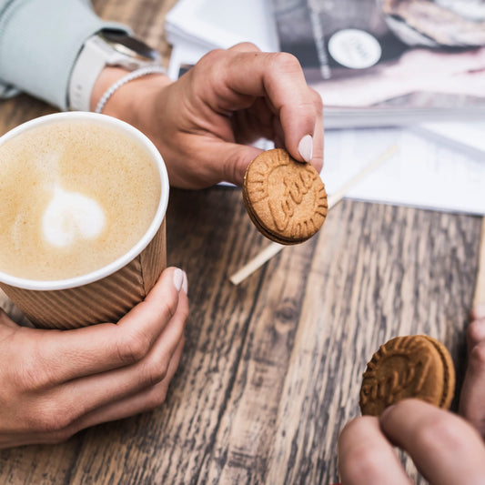 Lotus Biscoff | Sandwich-Doppelkekse mit Schokoladengeschmack | 15 Sandwich-Kekse pro Packung | Nur Natürliche Inhaltsstoffe | Ohne Farbstoffe oder Zugesetzte Aromen | 9x150g | 1,35kg