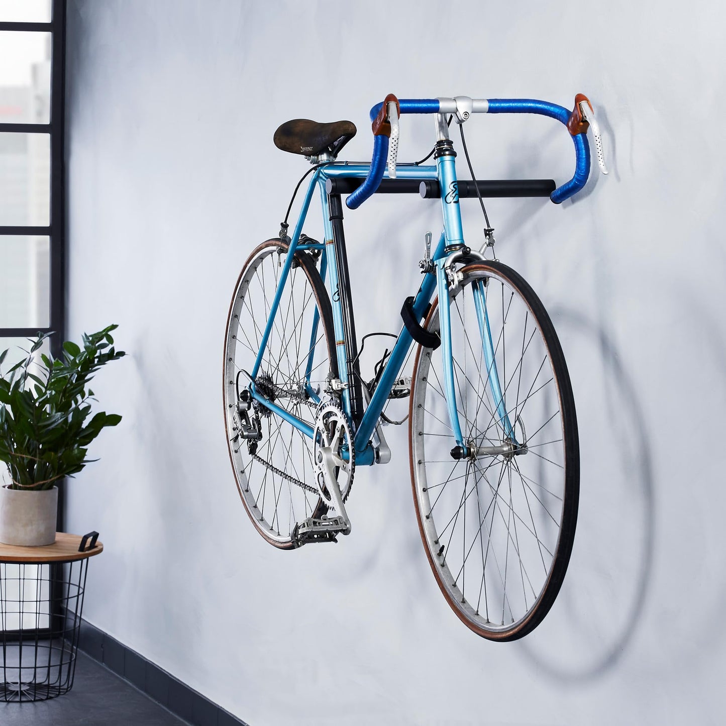 Borgen Fahrrad Wandhalterung Holz mit 20 kg Tragkraft - stabile Fahrradhalterung Wand für Rennrad, MTB und E-Bike - Schwarz Natur