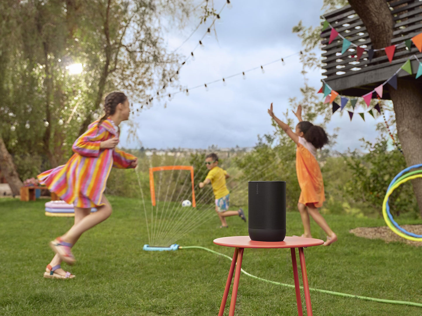 Sonos Move 2 | Tragbarer WLAN Speaker mit WLAN, Bluetooth, kompatibel mit Amazon Alexa, mindestens 24 Stunden Akkulaufzeit und kabelloser Ladestation - Schwarz