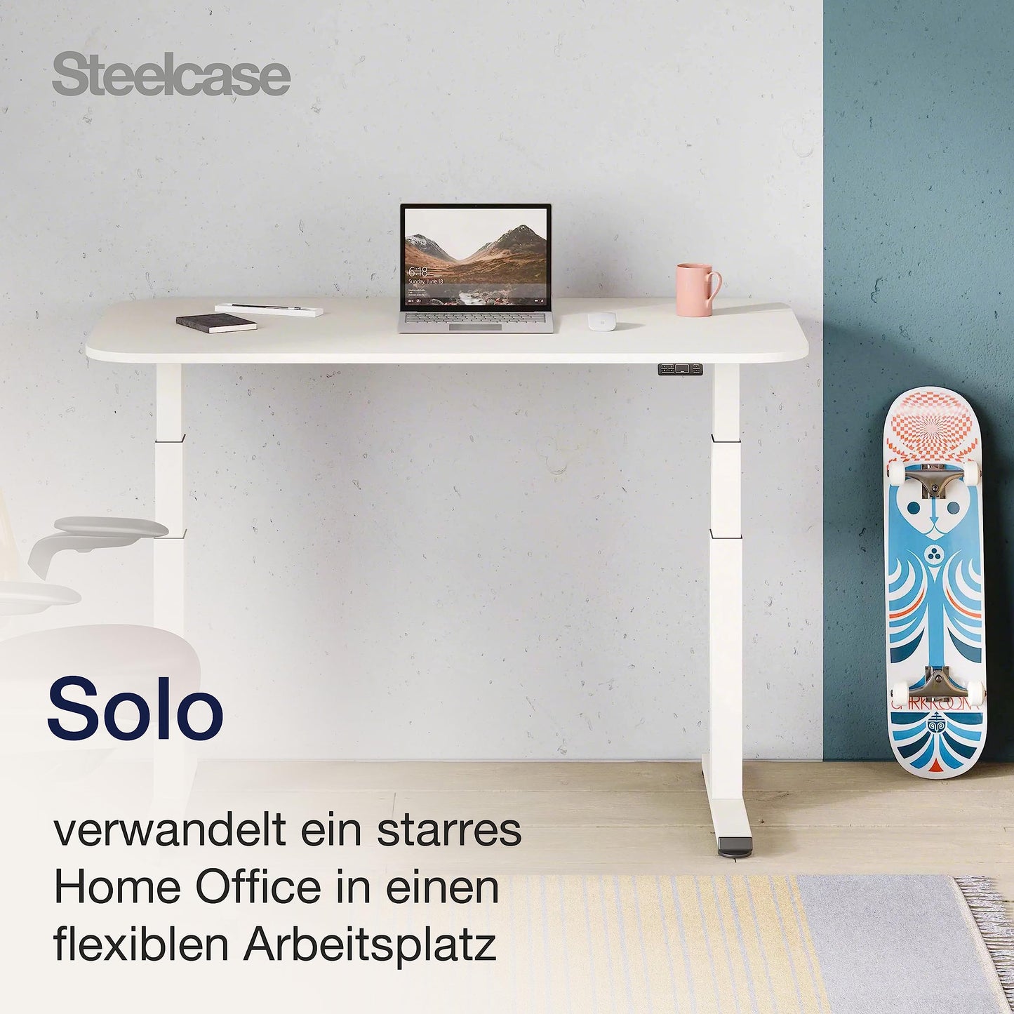 Steelcase Solo Elektromotorisch höhenverstellbarer Homeoffice-Schreibtisch, programmierbares Bedienpaneel, Antikollisionssensor und Kabelnetz, Tischplatte in Snow, Gestell in Pearl Snow