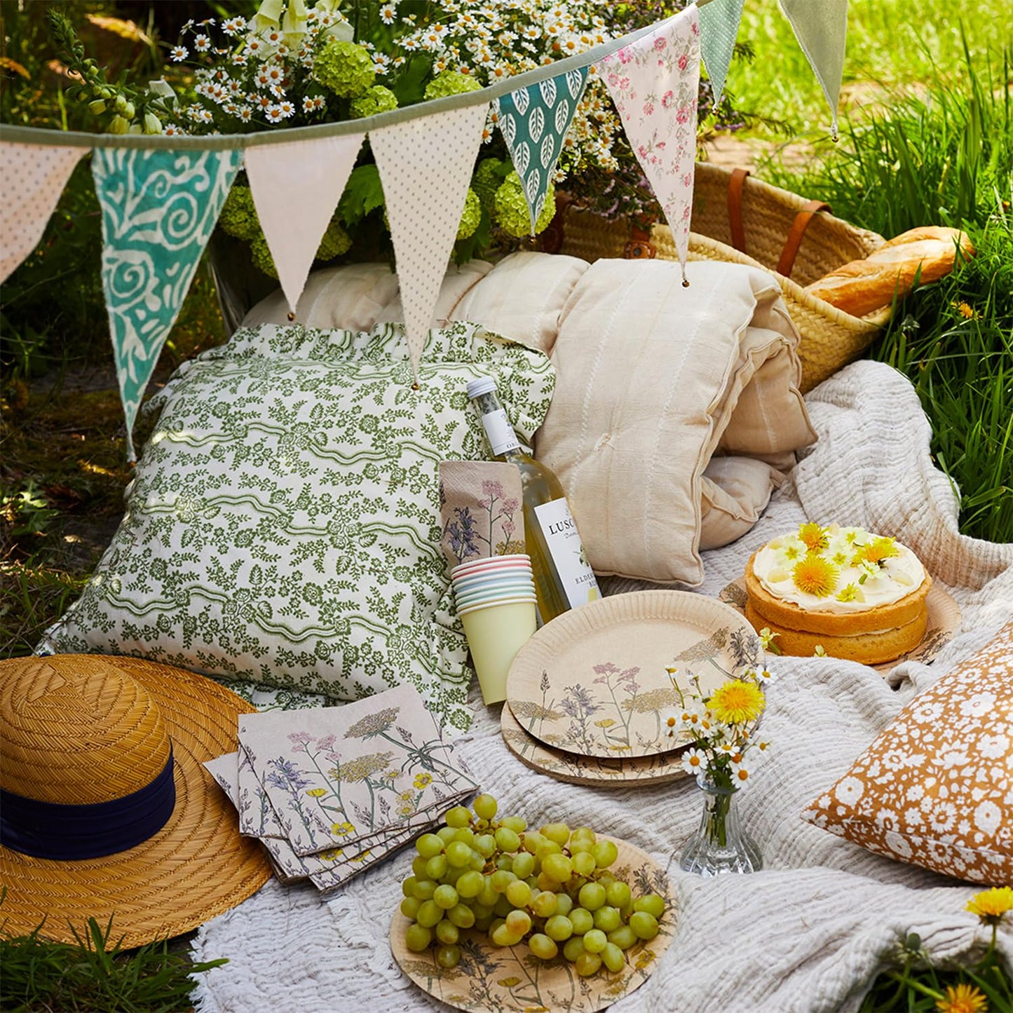 Table Kind 100 Großpackung weiche Servietten aus Recyclingpapier, geblümte Einweg-Partyservietten Catering und Alltagsgebrauch umweltfreundlich, ungebleicht | Hergestellt in der EU, 2 lagig, 33 cm