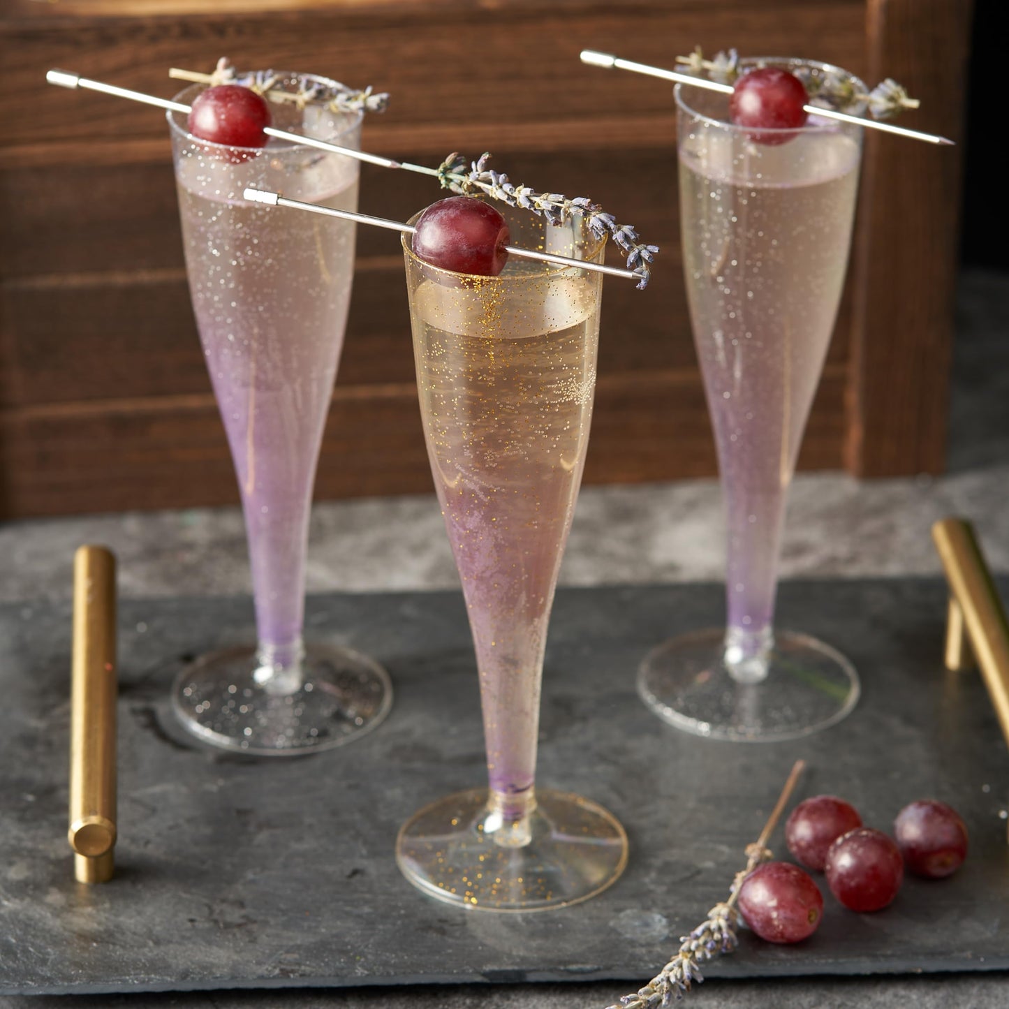 MATANA 120 Premium Sektgläser Plastik mit Silber & Goldglitter, 133ml - Sektgläser Kunststoff, Sektflöten, Champagner Gläser, Cocktailgläser, Weingläser für Hochzeiten, Partys - Stabil & Mehrweg