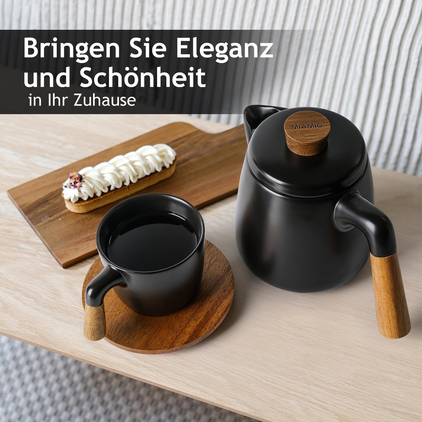 MIAMIO - 1 Liter Keramik-Teekanne-Set mit Siebeinsatz und Tassen/Teesieb, 4 Keramik-Teetassen (300 ml), Bambus-Untersetzer/Henkel für Haus und Büro (Schwarz)