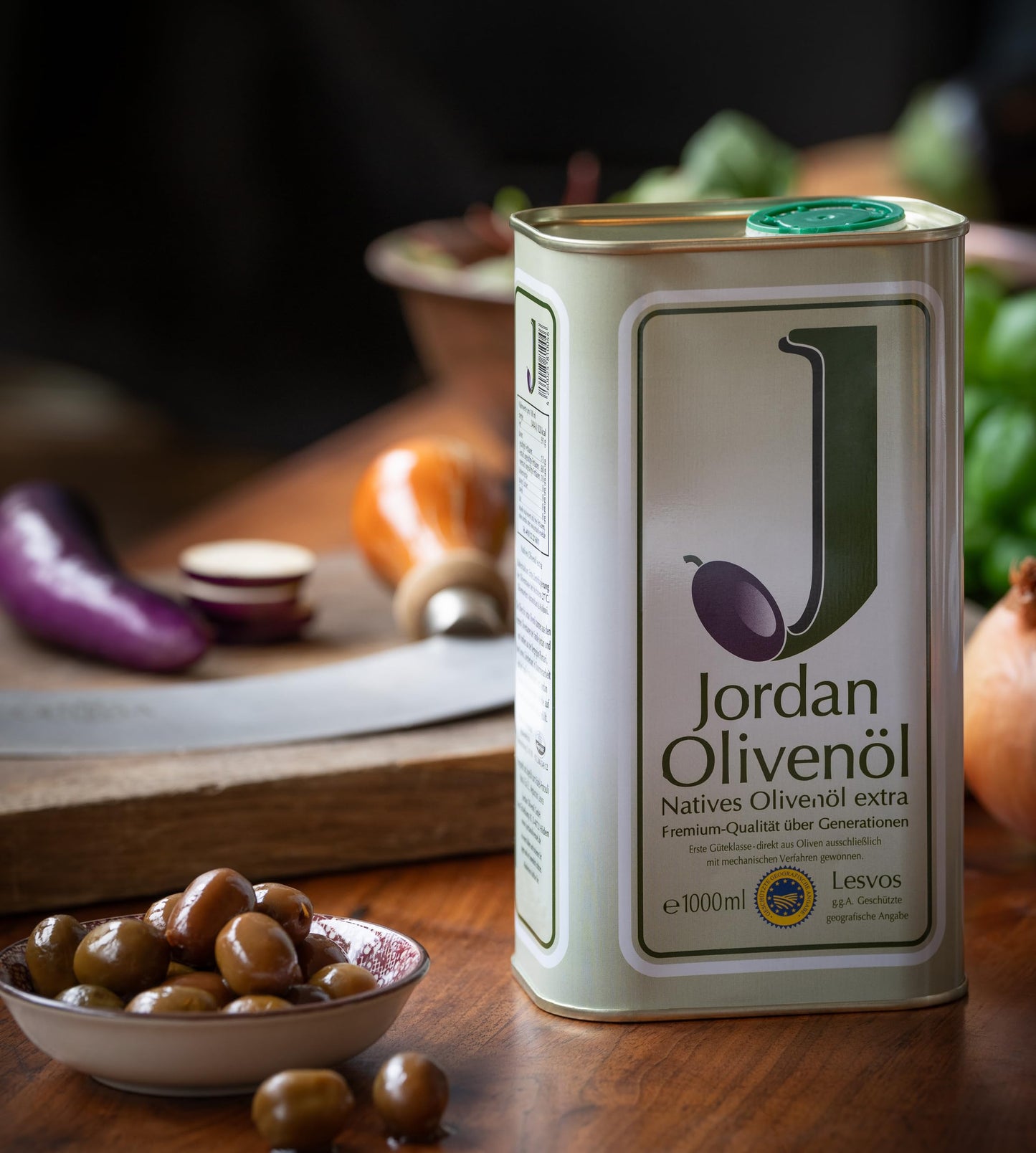 Jordan Olivenöl | Natives Olivenöl Extra [1 Liter - Kanister] - von der griechischen Insel Lesbos | traditionelle Handernte | Kaltextraktion am Tag der Ernte | Kanister im Retro-Design mit Ausgießer