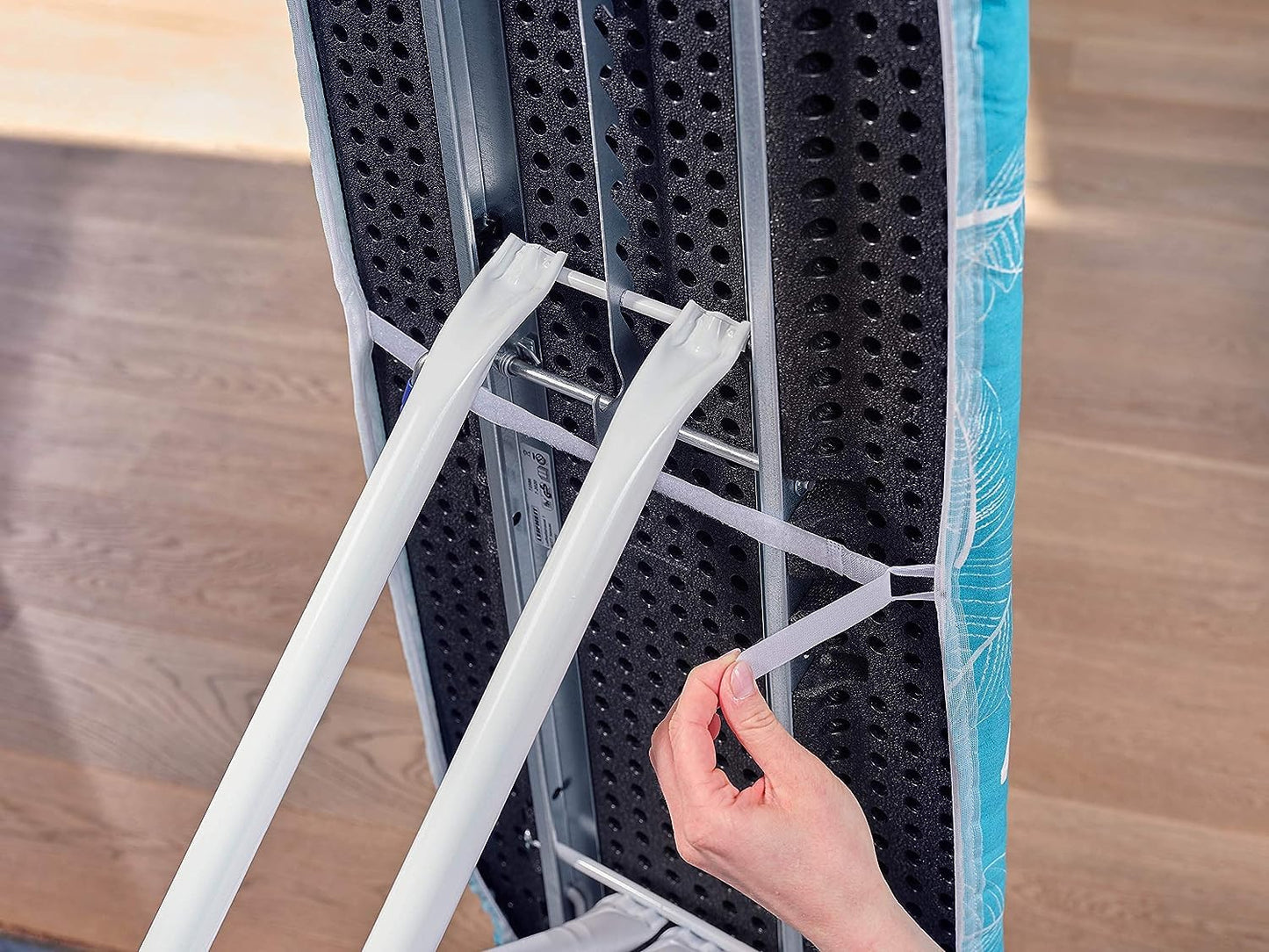 Leifheit Bügelbrettbezug Thermo Reflect Universal, für Bügelflächen bis max. 140 x 45 cm, für Dampfbügeleisen, mit Hitze- und Dampfreflektion für schnelleres Bügeln, mit elastischem Gummizug