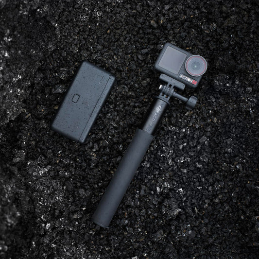DJI Osmo Action 5 Pro Adventure Combo, Action-Kamera 4K mit 1/1.3" Sensor, 12 Std. verlängerte Akkulaufzeit mit 3 Akkus, Stabilisierung, Zwei OLED Touchscreens, Mini-Action-Kamera für Reisen, Vlog