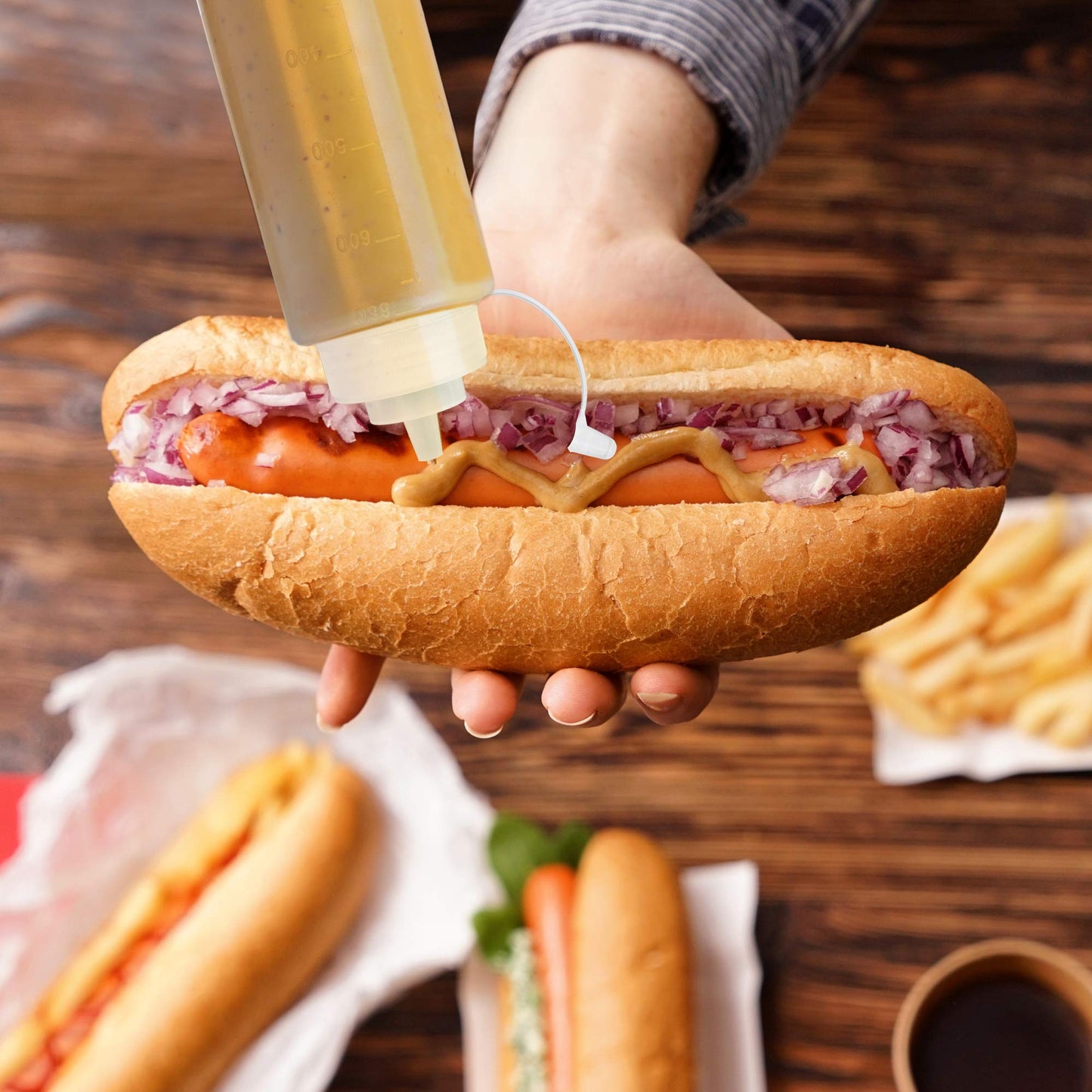 MATANA 8 Große Quetschflaschen aus Kunststoff mit Kappen, XL 680ml - Squeeze Flaschen - Gewürze, Saucen, Ketchup, Dressings, Olivenöl – BPA-Frei & Spülmaschinenfest