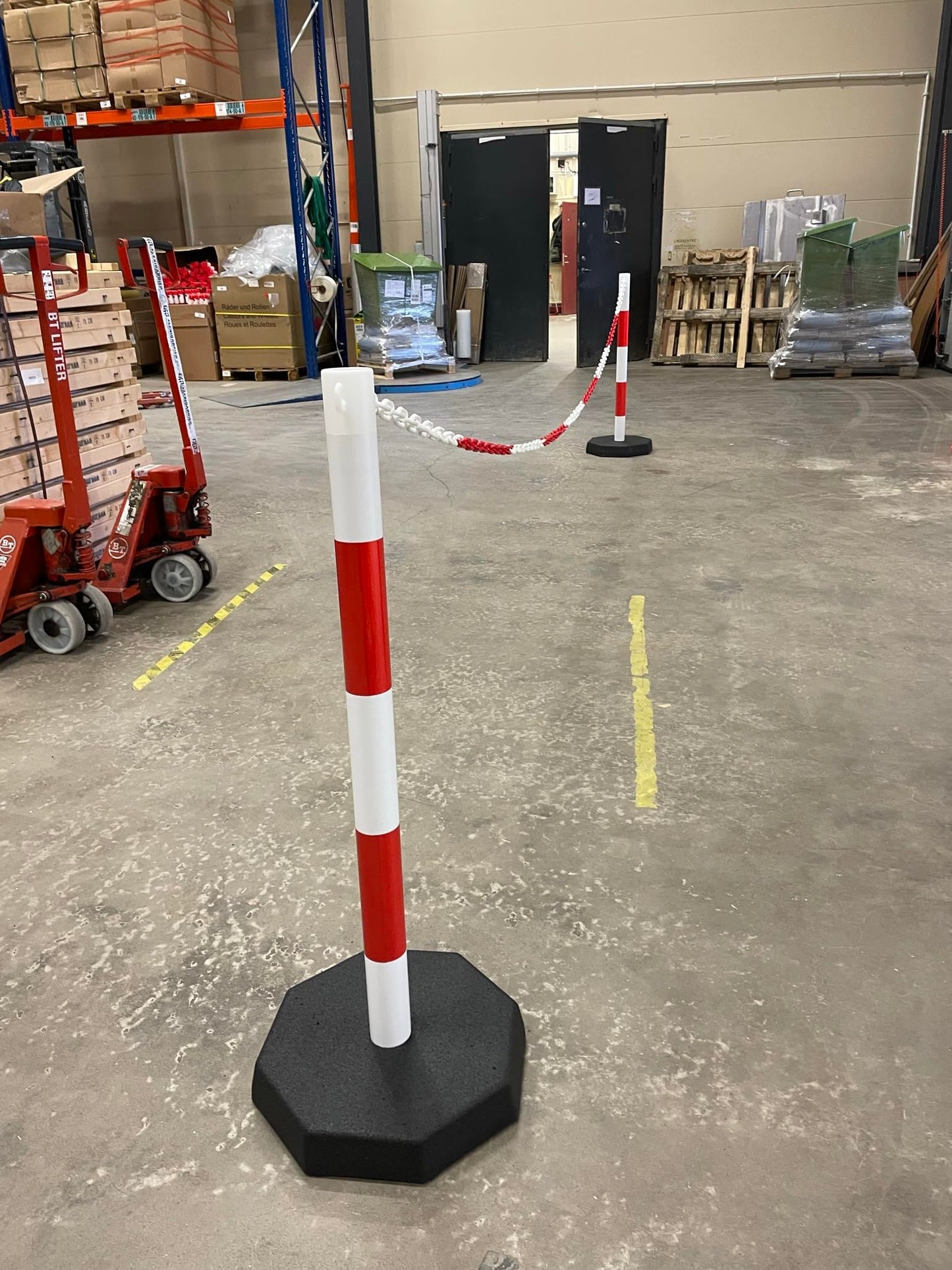 Pfosten & Kette Absperrset -Robust-, 2 Kunststoffpfosten inkl. 5m Kette (Rot/Weiß)
