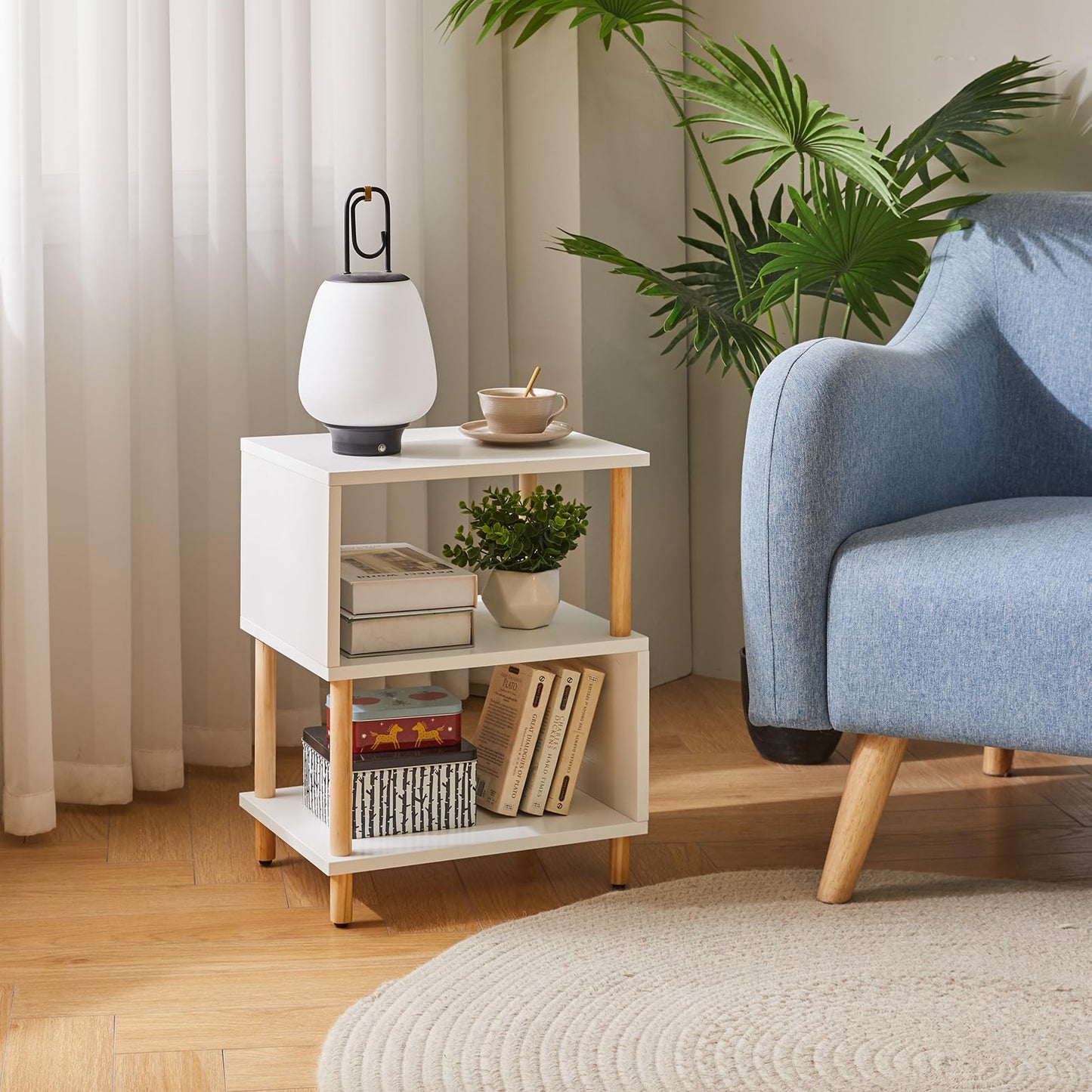 Aibiju Beistelltisch Weiß, Schmaler Nachttisch mit 2 Ablagen, Sofa- oder Kaffeetisch für Schlafzimmer, Wohnzimmer, Weiß mit Holzbeinen