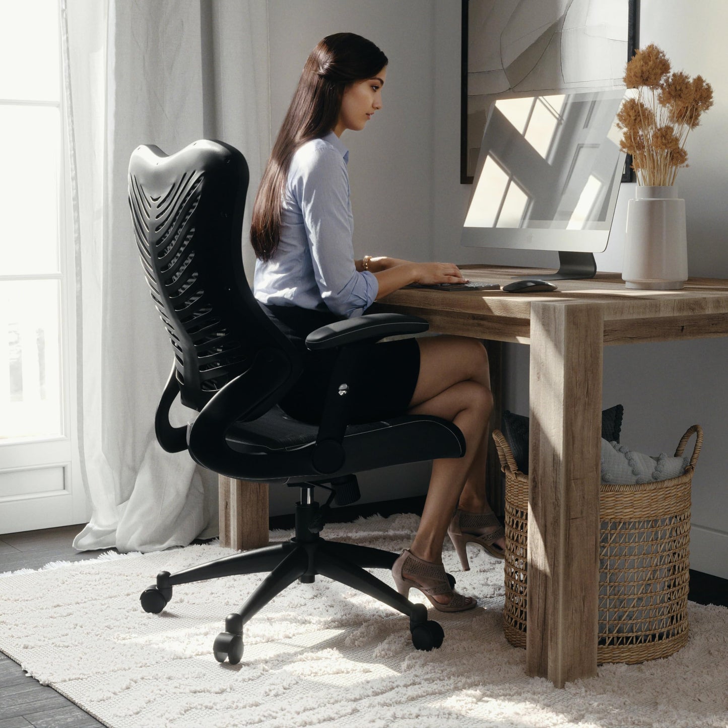 Flash Furniture Bürostuhl, ergonomisch, mit Netz-Rückenunterstützung, hoher Rückenlehne, höhenverstellbarem Sitz und feststellbarem Kipphebel, schwarz, 64 x 65 x 109 cm