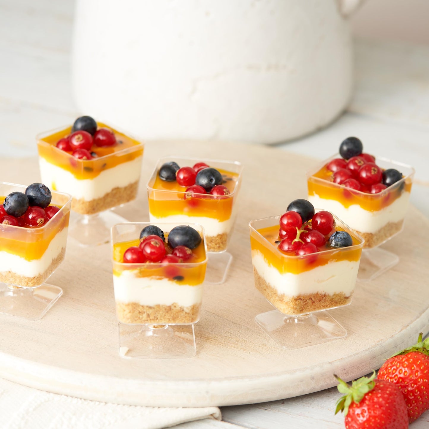MATANA 100 Mini Plastik Dessertschalen, Dessertgläser mit Fuß für Partys, 60ml - Kleine Dessert Schalen, Dessertbecher, Plastikbecher Nachspeise