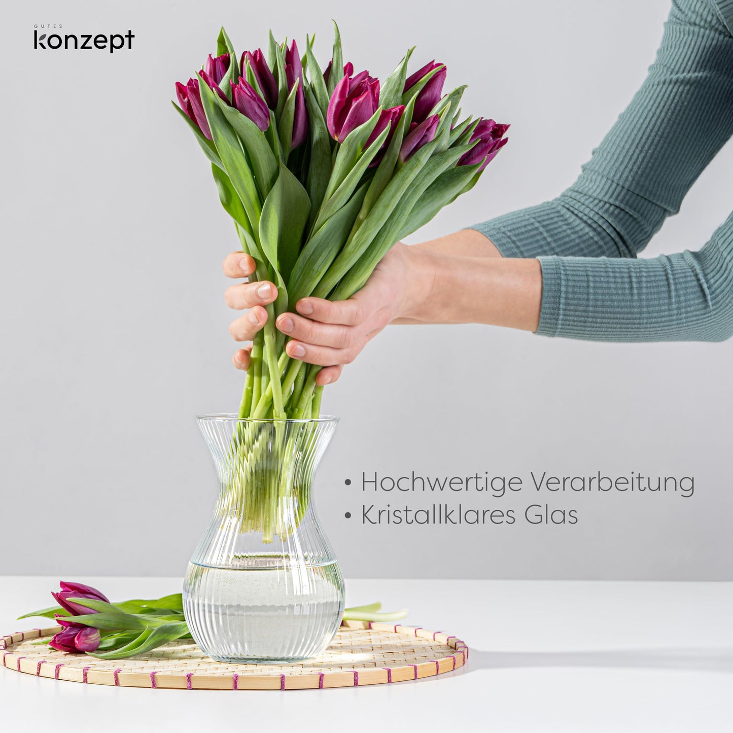 KONZEPT Blumenvase Glas 18 cm Hoch, ⌀ 11 cm, Vase für Tulpen Durchsichtig, Spülmaschinenfest - Kleine Vase für Tischdeko bei Hochzeiten & Partys