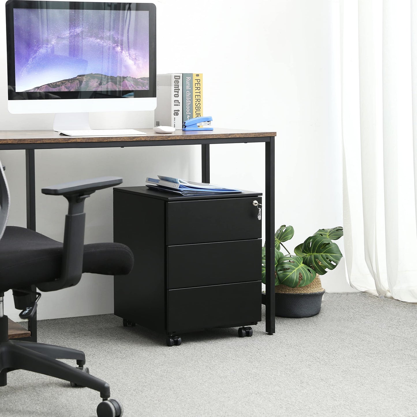 SONGMICS Rollcontainer, Metallschrank, mobiler Aktenschrank, Druckertisch, abschließbar, 3 Schubladen, Unterschrank, vormontiert, Büro, Homeoffice, 45,1 x 39 x 53,8 cm, tintenschwarz OFC63BK