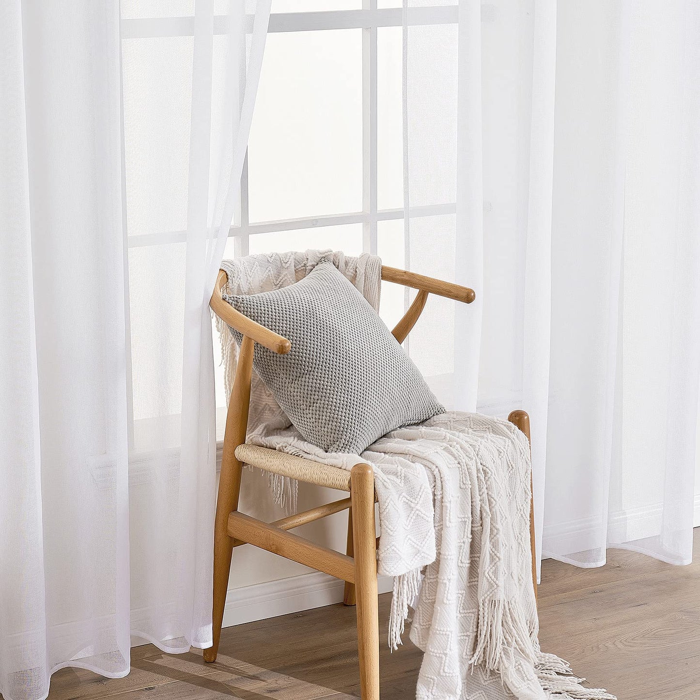 EMEMA 2er Set Sheer Voile Vorhang mit Ösen Transparente Gardine aus Voile Polyester Ösenschal Transparent Wohnzimmer Luftig Dekoschal für Schlafzimmer 140 X 225 cm (B x H) Weiß