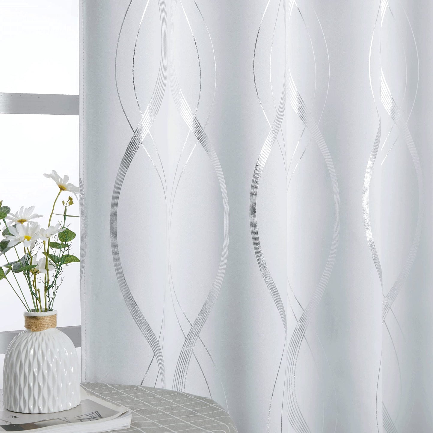 PONY DANCE Vorhänge Wohnzimmer Modern Abdunkelnde Vorhänge mit Linien-Foliebdruck Ösenvorhang 2er Set Wohnzimmer Gardinen Weiss Blickdicht H 220 x B 140 cm, Grau-weiß