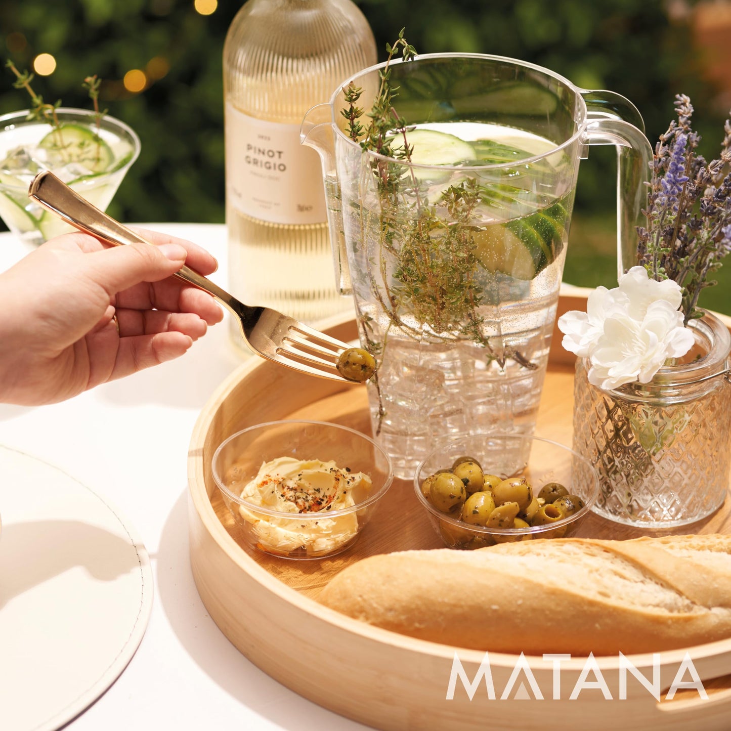 MATANA 6 Kunststoff Krüge (Durchsichtig, 1,5L) - Wasserkrug, Cocktail Krug, Saftkanne, Wasserkanne, Karaffe Plastik, Wasserkaraffe - Geburtstage, Hochzeiten, Grillpartys - Stabil & Mehrweg