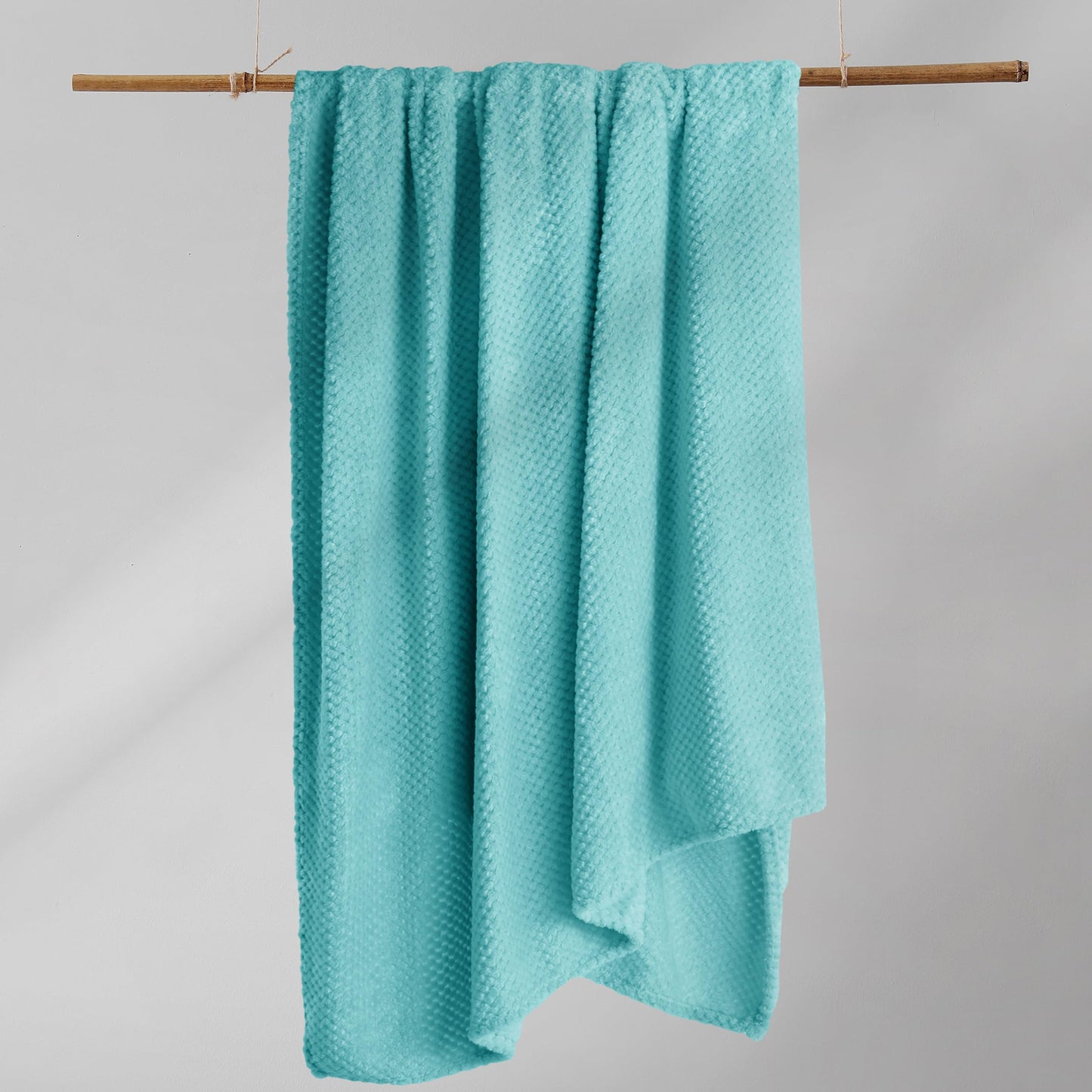 DecoKing Kuscheldecke 70x150 cm türkis Decke Microfaser Wohndecke Tagesdecke Fleece weich sanft kuschelig skandinavischer Stil cyanblau Henry