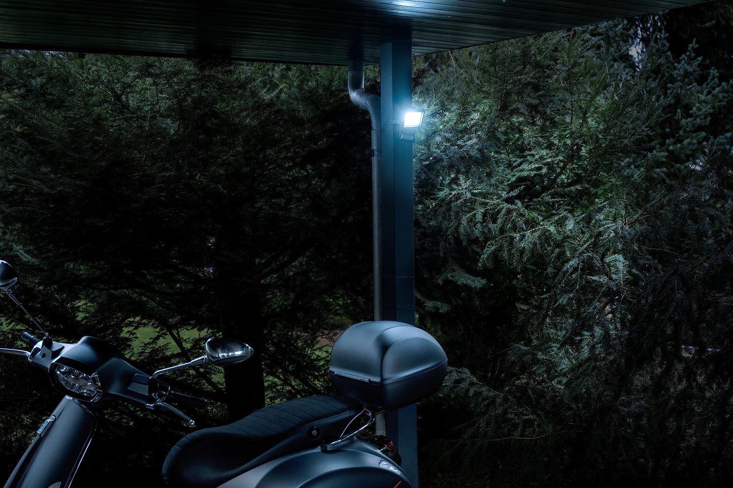 Brennenstuhl LED Strahler JARO 1060 P (LED Wandstrahler für außen IP65, 10W, 1150lm, 6500K, mit Bewegungsmelder und Dämmerungssensor)