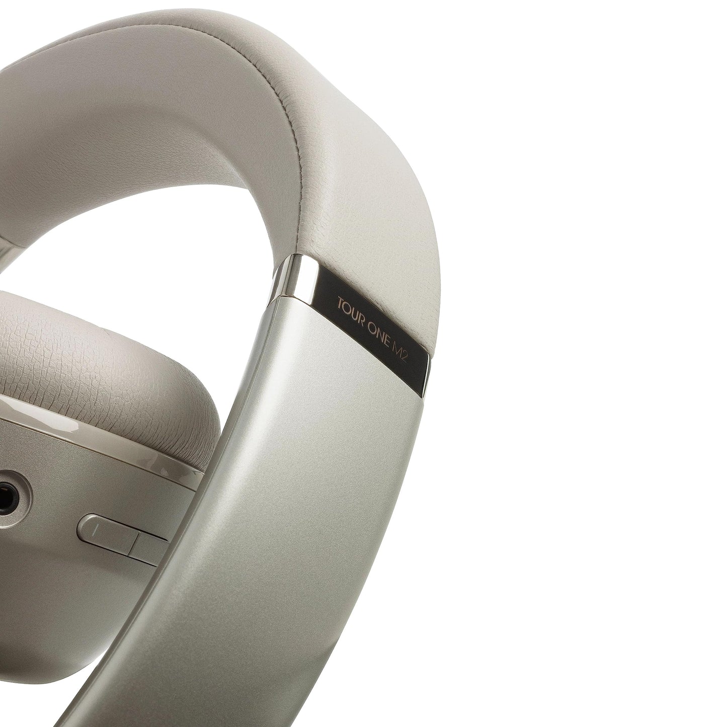 JBL Tour One M2 – Kabellose Over-Ear Kopfhörer – Bluetooth Kopfhörer mit Adaptivem Noise Cancelling in Champagner – Bis zu 40 Stunden Wiedergabezeit mit nur einer Akkuladung