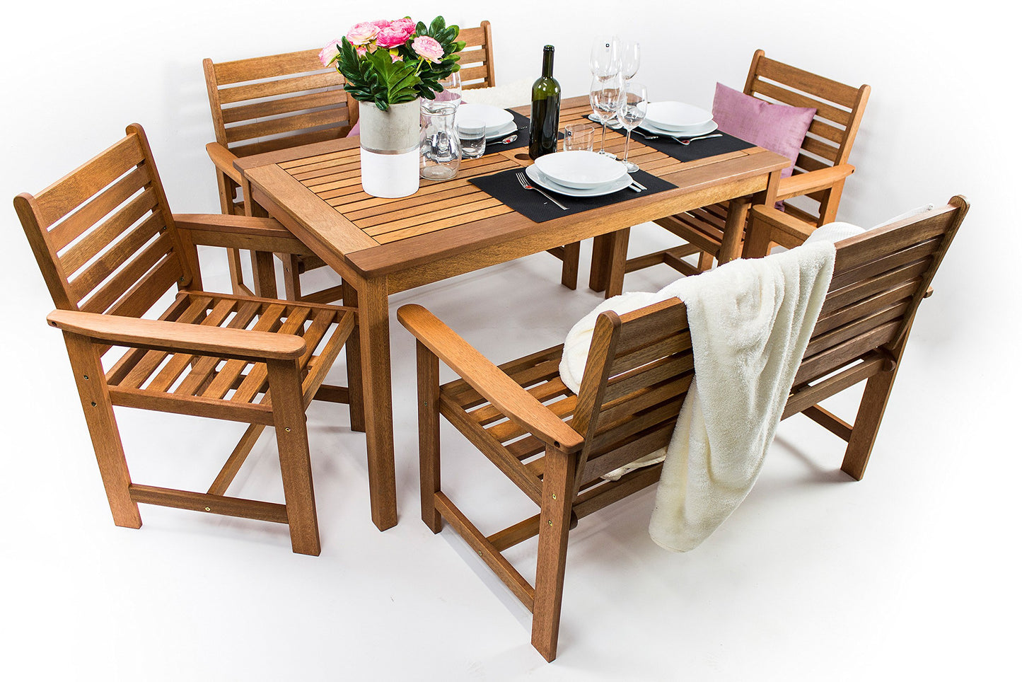 Avanti Trendstore - Furni - Gartenset 5-teilig aus Hartholz Teak, 1 Tisch (Maße: BHT 135x73,5x75 cm), 2 Stühle (Maße: BHT 61x88x62 cm), 2 Bänke (Maße: BHT 120x88x62 cm)