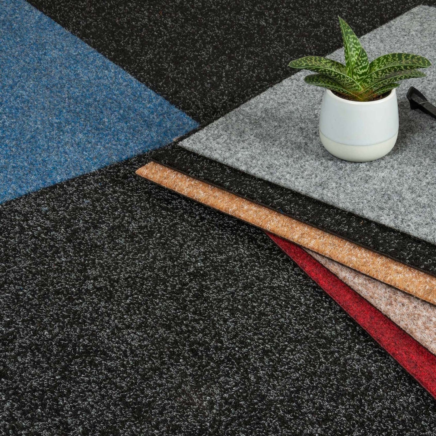 Schatex Teppichfliesen grau für Büro Teppichfliesen 50x50 selbstliegende hellgrau Nadelfilz Teppichbodenfliesen ideal als Messeteppich | (4 Fliesen = 1 m², Grau)