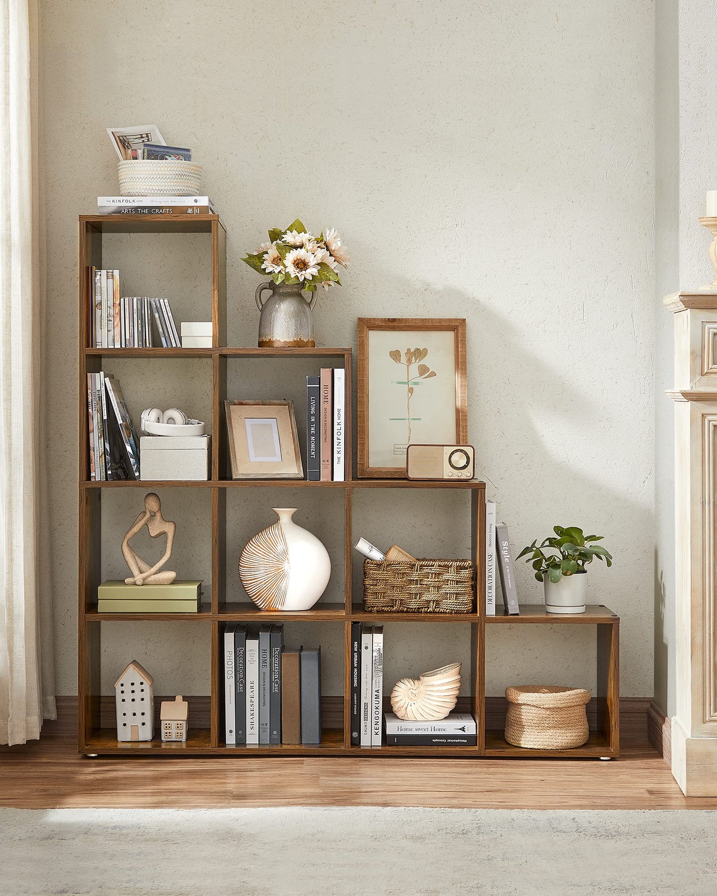 VASAGLE Bücherregal mit 10 Fächern, Regal offen, Stufenregal, Ordnungssystem für Deko, Fotos, Pflanzen, Wohnzimmer, Schlafzimmer, Arbeitszimmer, 29 x 129,5 x 129,5 cm, vintagebraun LBC10BX