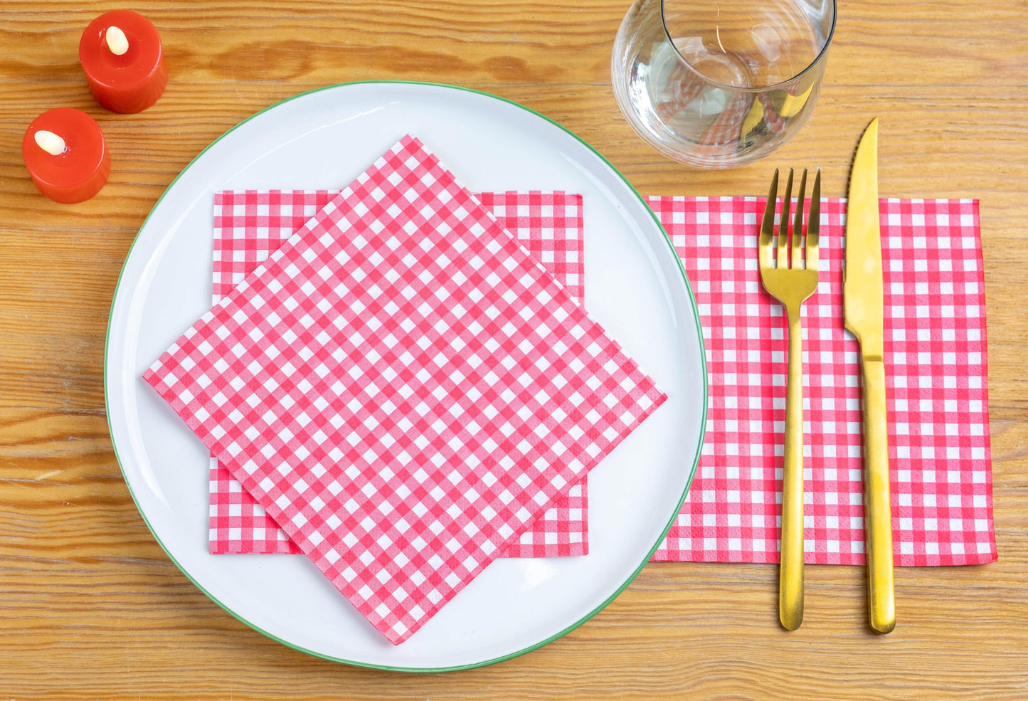 Talking Tables 100 x Großpackung weiche Papierservietten mit rotem Karomuster, Einweg-Partyservietten für Geburtstage, Hochzeiten, Tafelservice, Weihnachten, Catering, Made in EU, 2-lagig, 33 cm