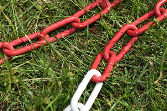 Rot-Weiße Absperrkette Metall aus Ø 5mm Verzinkter Stahl, 20M lang, mit 2 Karabinerhaken