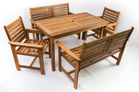 Avanti Trendstore - Furni - Gartenset 5-teilig aus Hartholz Teak, 1 Tisch (Maße: BHT 135x73,5x75 cm), 2 Stühle (Maße: BHT 61x88x62 cm), 2 Bänke (Maße: BHT 120x88x62 cm)