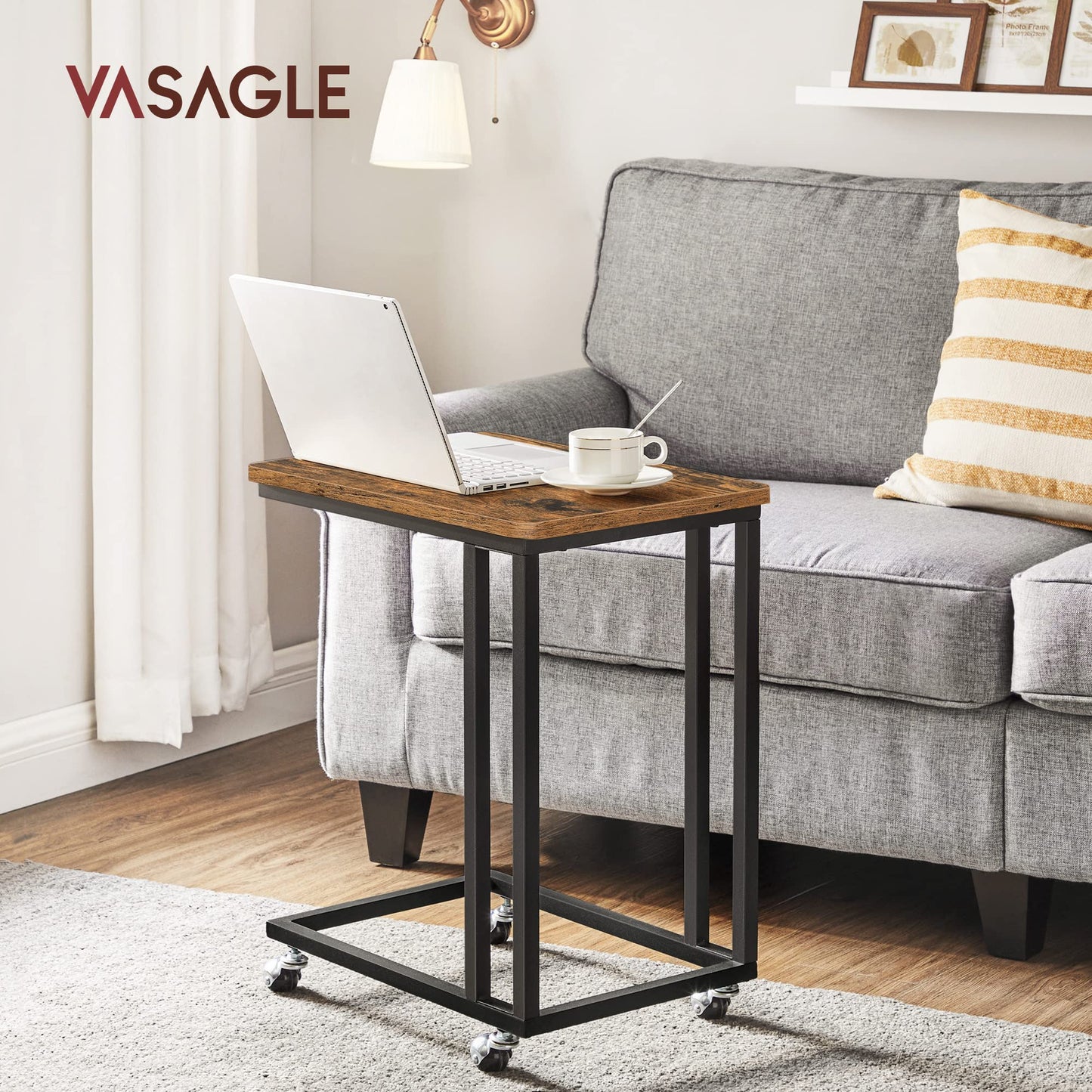 VASAGLE Beistelltisch, Sofatisch mit Rollen, C-Form, mobiler Kaffeetisch, 35 x 50 x 60 cm, Wohnzimmertisch mit Metallgestell, für Kaffee und Laptop, Industrie-Design, vintagebraun-schwarz LNT50X