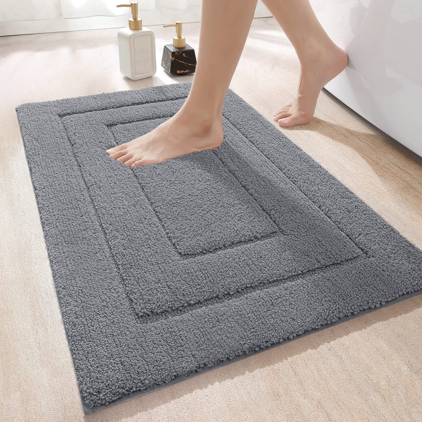 DEXI Badteppich rutschfeste,weicher Badezimmerteppich Wasserabsorbierend Badematte maschinenwaschbar Badvorleger für Dusche,Badewanne und Toilette, Grau, 40 x 60 cm
