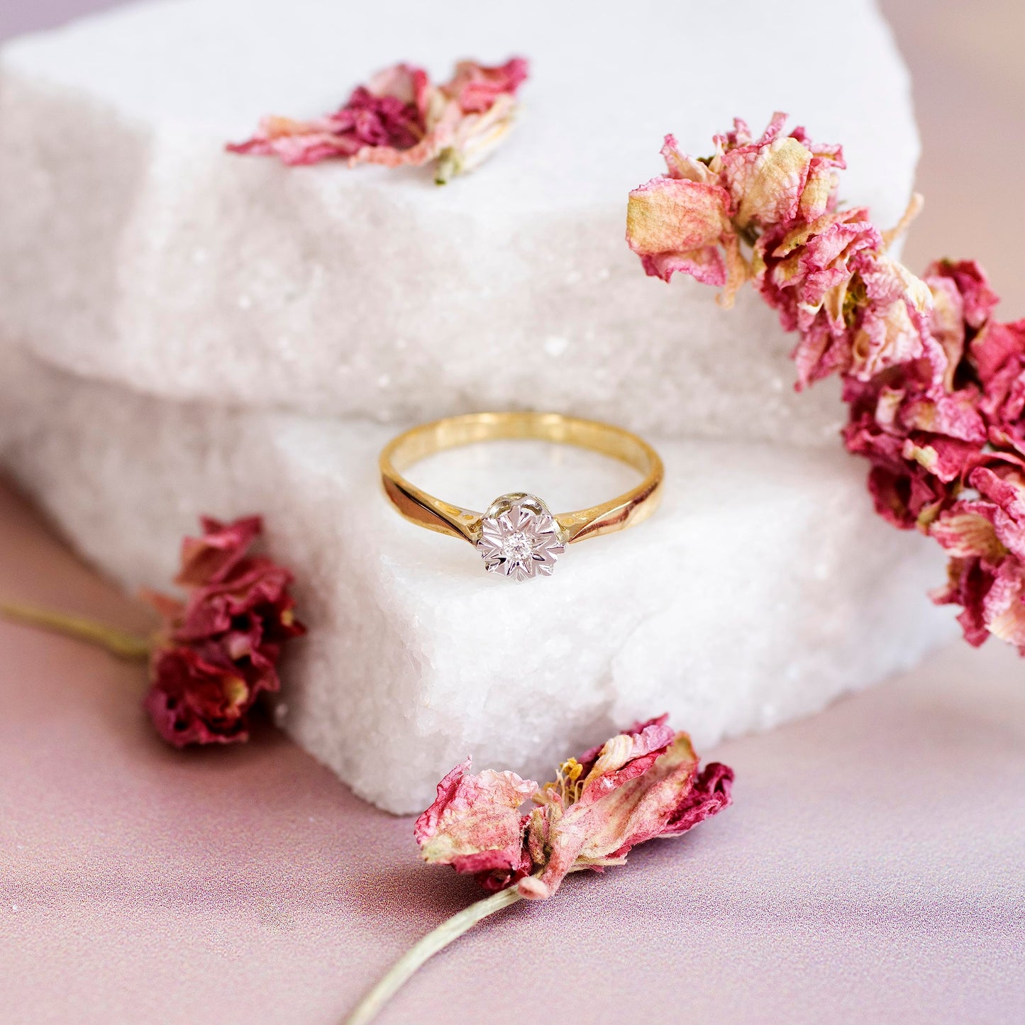 Carissima Gold Damen-Ring 9 kt (375) Gelbgold Rundschliff Diamant 54 (17.2)