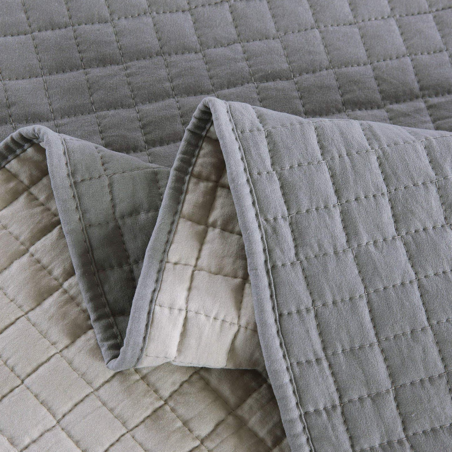 WOLTU Tagesdecke Bettüberwurf 240x260 cm, Steppdecke 360GSM Patchwork Wendedesign Kariert, Bedspreads Bettdecke Doppelbett unterfüttert und Gesteppt Stepp Decke, Grau+Hellgrau