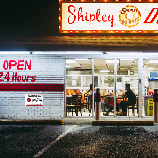 XXL Privatparkplatz Schild Parken Verboten (44x32 cm Groß Kunststoff) - Fahrzeuge Werden kostenpflichtig abgeschleppt - Klares Zeichen für Parkverbot - Parkplatz Schilder Privatgrundstück