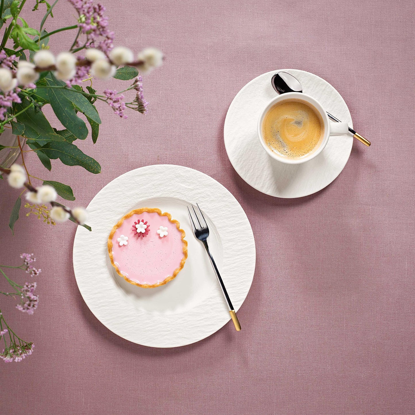 Villeroy & Boch – Manufacture Rock blanc Frühstücks-Set 6 teilig für 2 Personen Weiß, Spülmaschinenfest, Mikrowellensicher, Geschirrset mit Frühstückstellern, Tassen und Schüsseln, Premium Porzellan