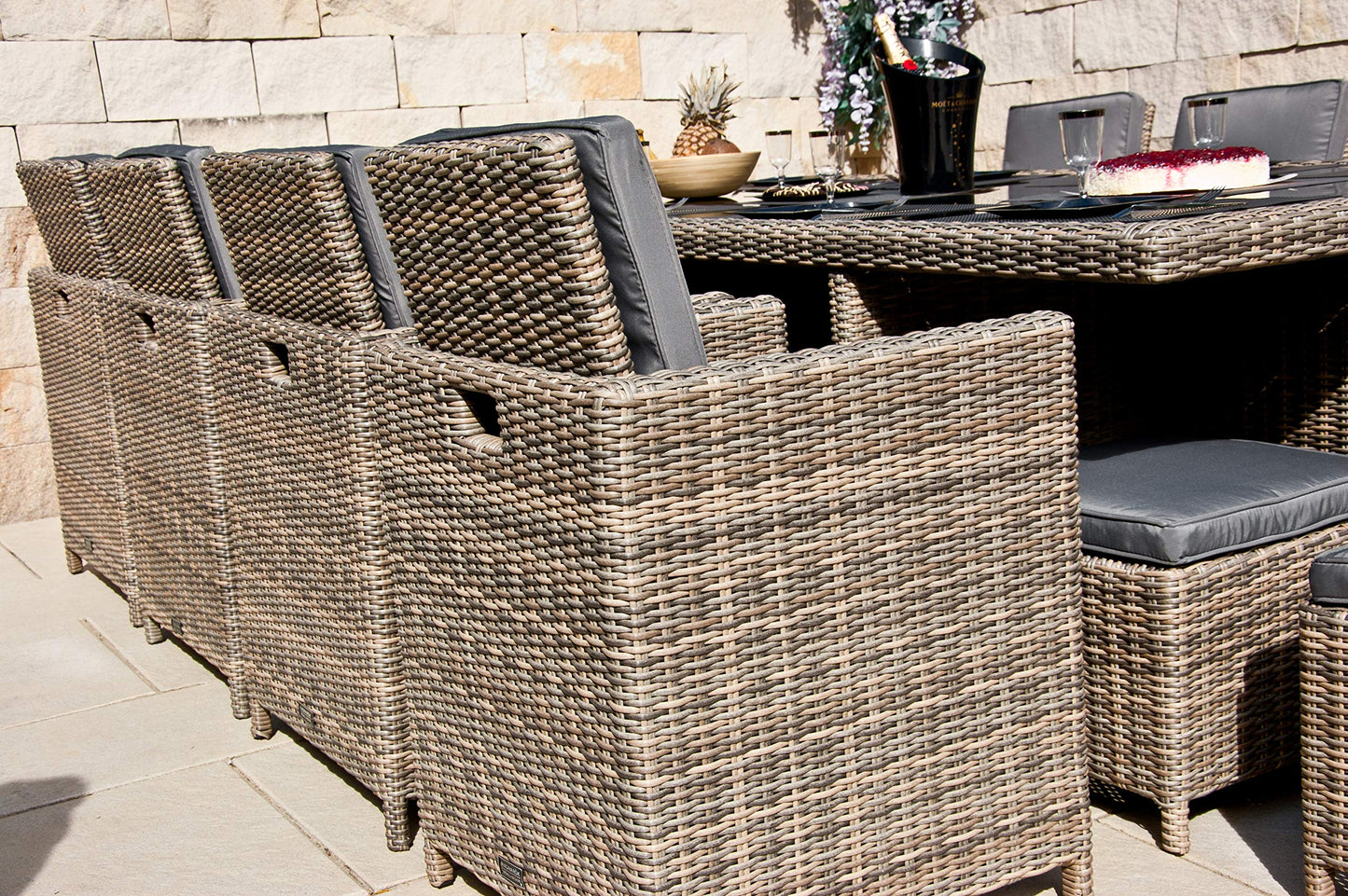 PolyRattan - Deutscher Hersteller - 10 Jahre GARANTIE auf UV-Beständigkeit - Gartenmöbel Essgruppe Tisch 8 Stuhl Hocker Polster Rostfrei Aluminium Dining Lounge Naturfarben Grau Schwarz