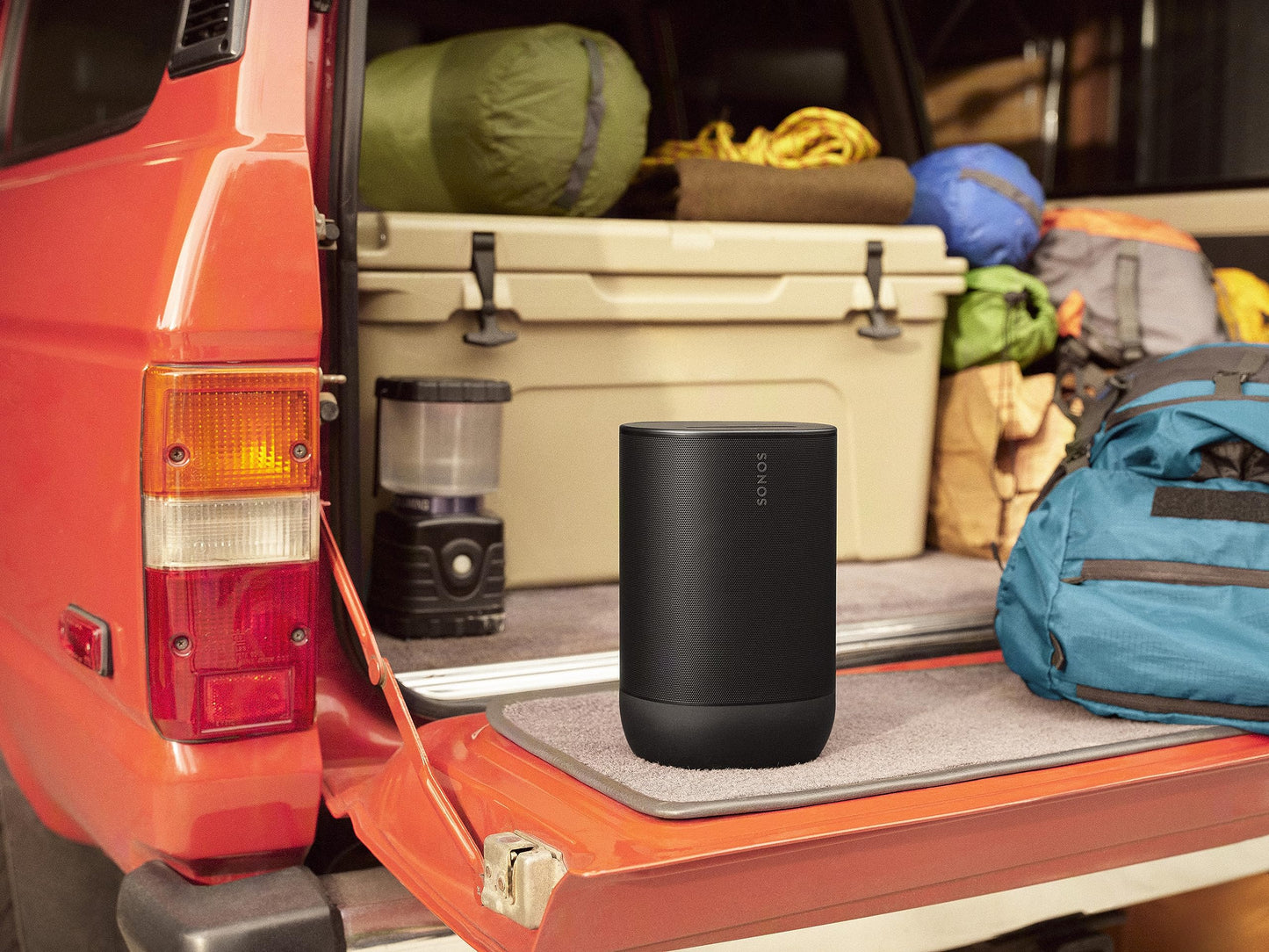 Sonos Move 2 | Tragbarer WLAN Speaker mit WLAN, Bluetooth, kompatibel mit Amazon Alexa, mindestens 24 Stunden Akkulaufzeit und kabelloser Ladestation - Schwarz