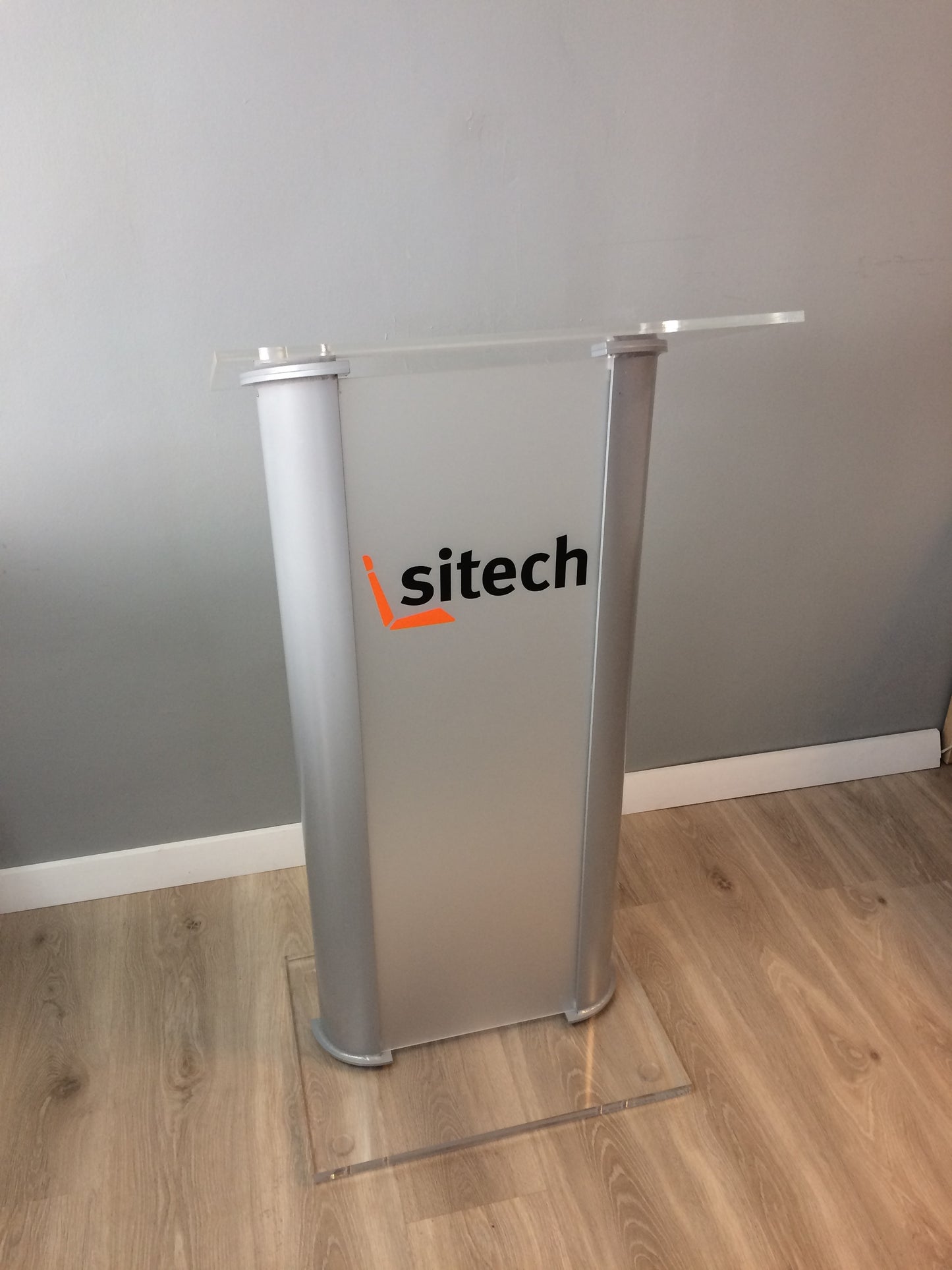 Rednerpult BERLIN – elegantes Rednerpult aus Aluminium und Acryl